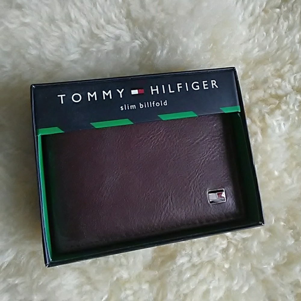 Tommy Hilfiger brown slim billfold wallet